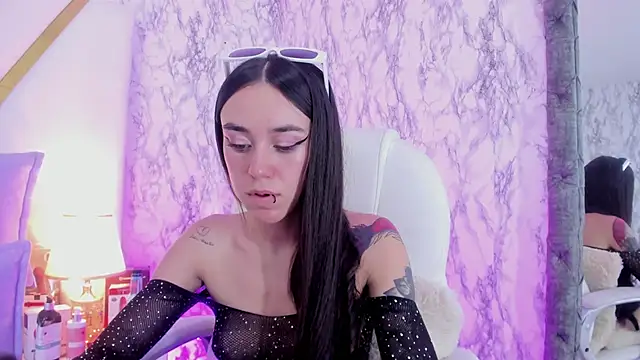 Athziry  online show from December 11, 1:15 am