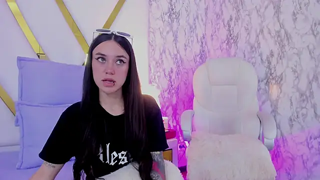 Athziry  online show from December 14, 1:28 am