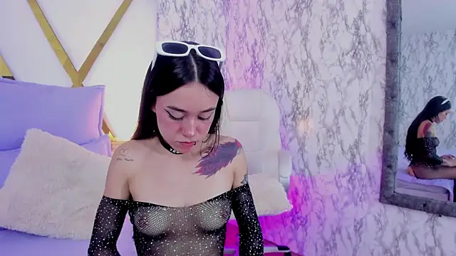 Athziry  online show from December 15, 4:40 am