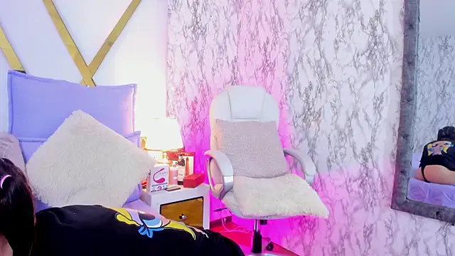 Athziry  online show from December 27, 9:32 pm