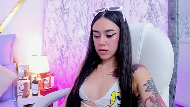 Athziry  online show from January 30, 9:25 pm