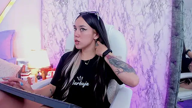 Athziry  online show from February 4, 1:23 am