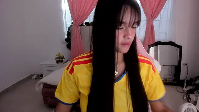 keiilaa online show from June 17, 8:32 pm