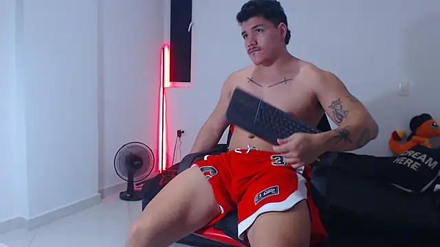 Snapshot of paulo_allen chatting on October 31, 11:39 pm paulo allen online show from October 31, 11:39 pm