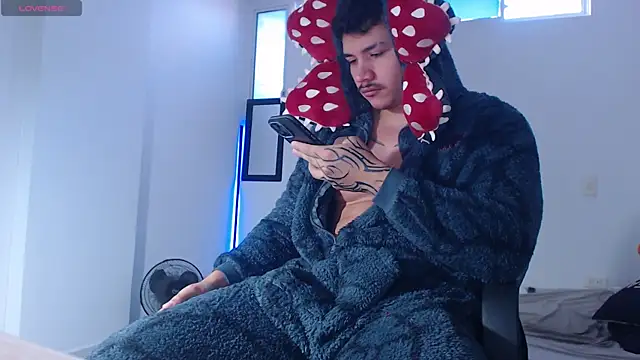 Snapshot of paulo_allen chatting on January 6, 1:04 pm paulo allen online show from January 6, 1:04 pm