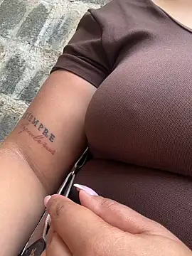 ashley Tompson1 online show from March 31, 2:28 pm