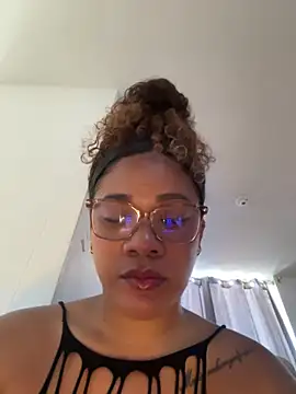 ashley Tompson1 online show from April 17, 1:25 pm