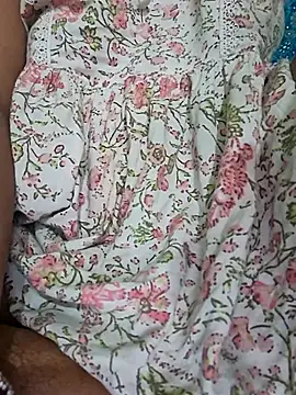 Snapshot of Priya_Bong chatting on June 17, 1:19 am Priya Bong online show from June 17, 1:19 am