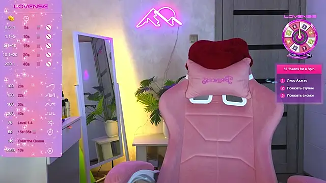 TrissMerigold9 online show from February 15, 11:45 pm