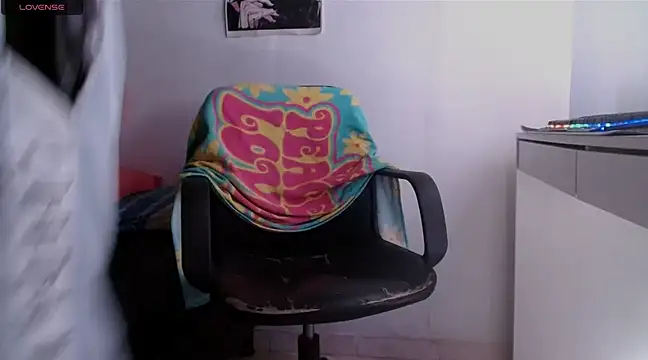 Snapshot of deividcloud36 chatting on February 23, 6:17 am deividcloud36 online show from February 23, 6:17 am