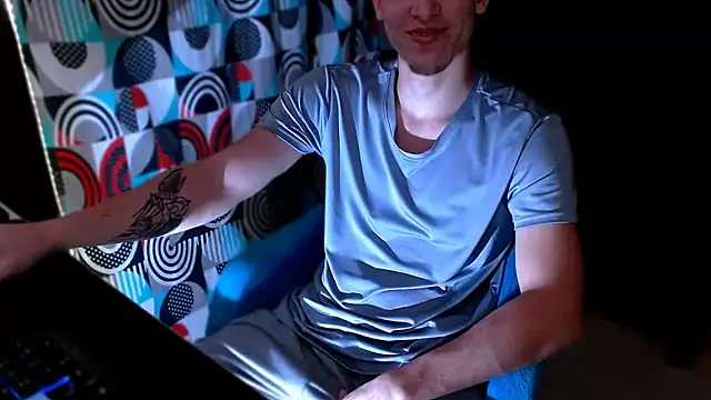 Snapshot of deividcloud36 chatting on November 28, 1:08 am deividcloud36 online show from November 28, 1:08 am