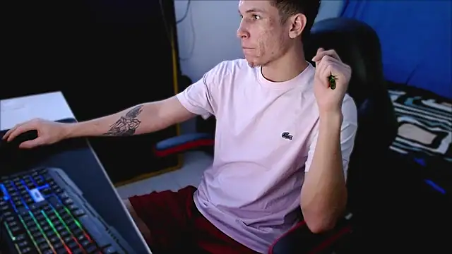 Snapshot of deividcloud36 chatting on February 23, 6:38 pm deividcloud36 online show from February 23, 6:38 pm