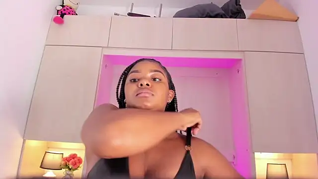 tamaraa smiith online show from February 20, 6:24 pm