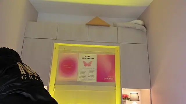 tamaraa smiith online show from December 19, 7:43 pm