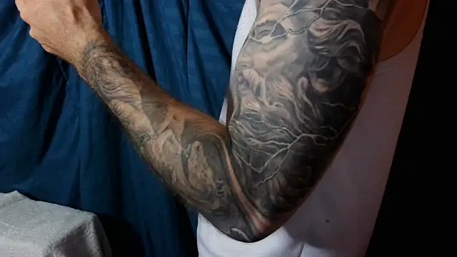 Snapshot of Kenner_fox77 chatting on December 24, 11:22 pm Kenner fox77 online show from December 24, 11:22 pm