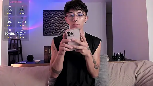 Snapshot of im__thomass chatting on December 14, 5:24 am im thomass online show from December 14, 5:24 am