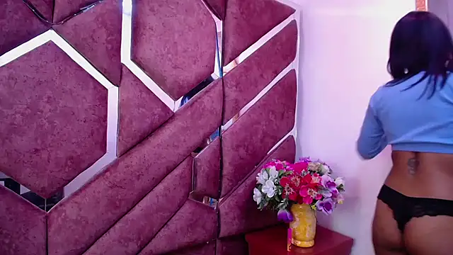 Snapshot of milly_print chatting on December 18, 5:59 am milly print online show from December 18, 5:59 am