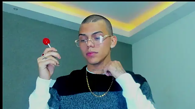 Snapshot of visaelX chatting on January 20, 9:35 am visaelX online show from January 20, 9:35 am