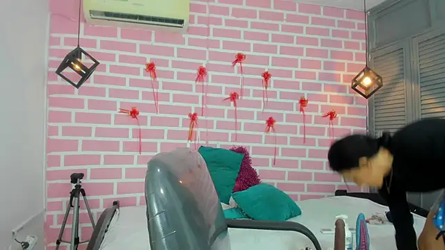 emy 0 online show from March 6, 8:37 pm