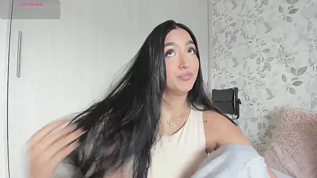 Snapshot of HannaSexTime chatting on April 17, 4:43 pm HannaSexTime online show from April 17, 4:43 pm