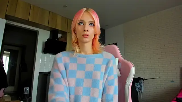  Alice Kitty online show from June 18, 9:14 am