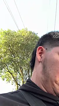 Snapshot of hellofmike chatting on December 13, 8:58 pm hellofmike online show from December 13, 8:58 pm