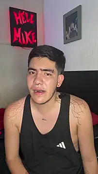 Snapshot of hellofmike chatting on December 14, 2:22 pm hellofmike online show from December 14, 2:22 pm