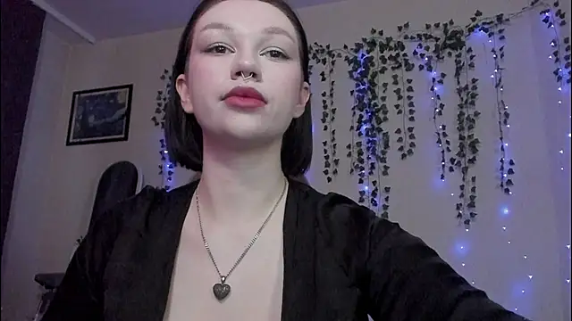 Snapshot of Emmy_m00n chatting on December 3, 4:14 am Emmy m00n online show from December 3, 4:14 am