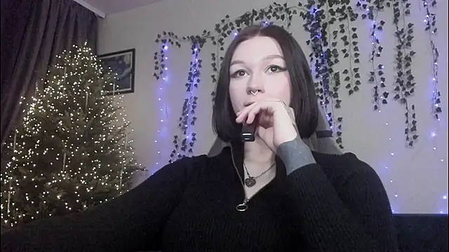 Snapshot of Emmy_m00n chatting on December 12, 9:51 am Emmy m00n online show from December 12, 9:51 am