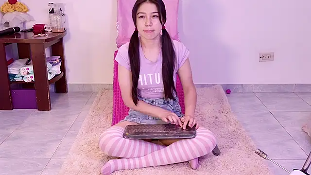 Snapshot of pink_flower_ chatting on September 23, 10:46 pm pink flower  online show from September 23, 10:46 pm