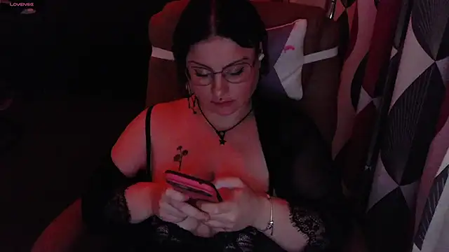 Snapshot of submissiveslut1996 chatting on February 25, 9:57 pm submissiveslut1996 online show from February 25, 9:57 pm