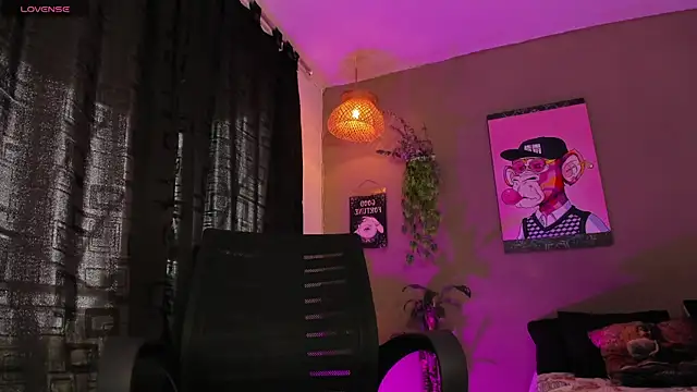 Snapshot of GinebraaFox_ chatting on November 10, 12:59 pm GinebraaFox online show from November 10, 12:59 pm