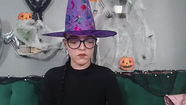 IzabelllNoir online show from October 31, 9:32 am