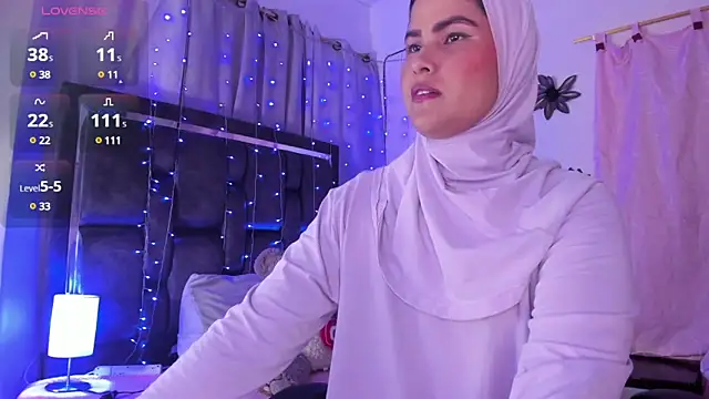 Snapshot of AishaAmin_ chatting on December 26, 12:16 pm AishaAmin online show from December 26, 12:16 pm