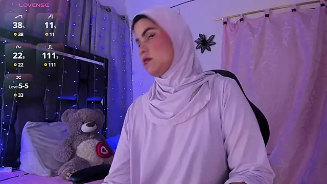 Snapshot of AishaAmin_ chatting on December 26, 3:42 pm AishaAmin online show from December 26, 3:42 pm