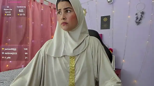 Snapshot of AishaAmin_ chatting on January 4, 3:07 am AishaAmin online show from January 4, 3:07 am