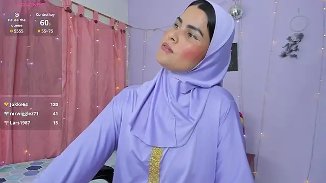 Snapshot of AishaAmin_ chatting on January 16, 3:56 pm AishaAmin online show from January 16, 3:56 pm