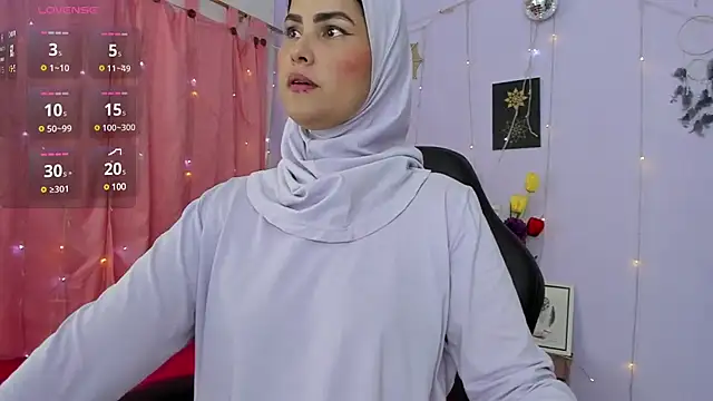 Snapshot of AishaAmin_ chatting on January 23, 12:09 pm AishaAmin online show from January 23, 12:09 pm