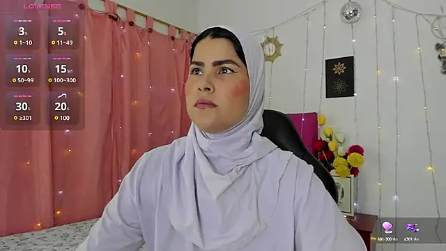Snapshot of AishaAmin_ chatting on January 28, 12:11 pm AishaAmin online show from January 28, 12:11 pm