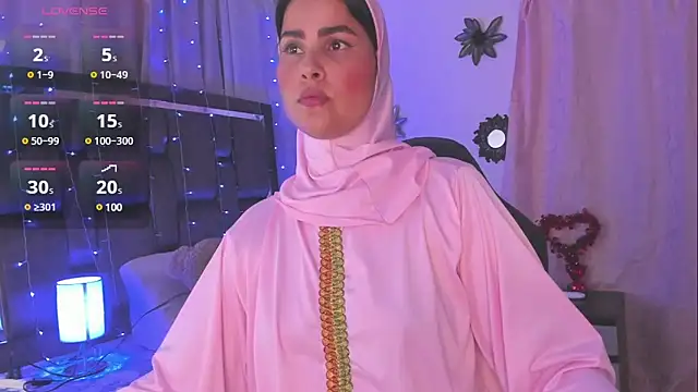 Snapshot of AishaAmin_ chatting on February 1, 5:49 am AishaAmin online show from February 1, 5:49 am