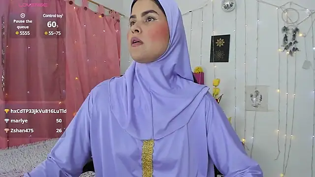 Snapshot of AishaAmin_ chatting on February 7, 4:03 pm AishaAmin online show from February 7, 4:03 pm