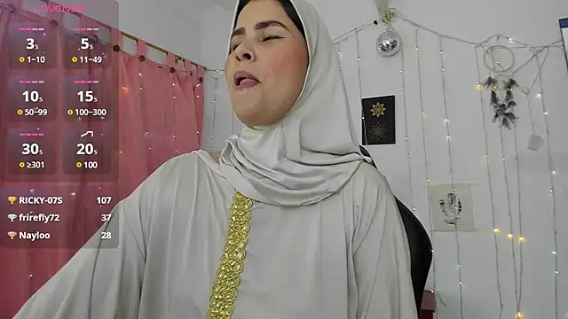 Snapshot of AishaAmin_ chatting on February 8, 2:47 am AishaAmin online show from February 8, 2:47 am