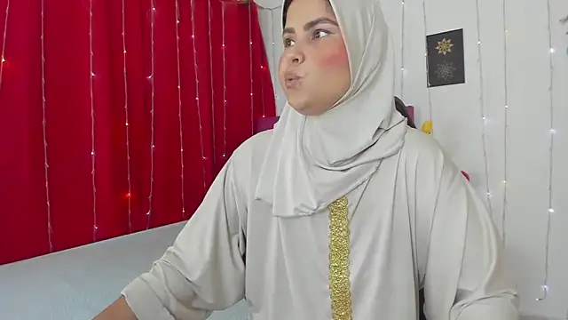Snapshot of AishaAmin_ chatting on March 6, 12:09 pm AishaAmin online show from March 6, 12:09 pm