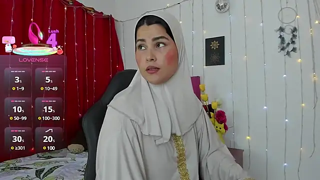 Snapshot of AishaAmin_ chatting on March 10, 12:15 pm AishaAmin online show from March 10, 12:15 pm
