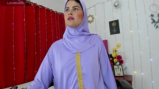 Snapshot of AishaAmin_ chatting on October 15, 12:16 pm AishaAmin online show from October 15, 12:16 pm