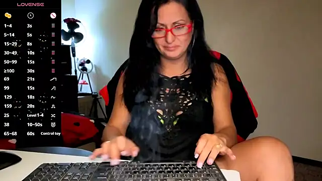 Snapshot of YourDreamLoverr chatting on October 25, 10:37 pm YourDreamLoverr online show from October 25, 10:37 pm