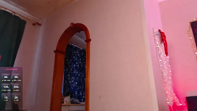 Snapshot of VanessaLincum chatting on February 6, 10:04 am VanessaLincum online show from February 6, 10:04 am