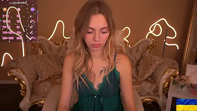 ChloeBrightt online show from October 22, 8:08 pm