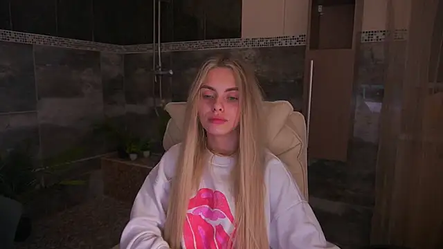 ChloeBrightt online show from November 28, 9:17 pm