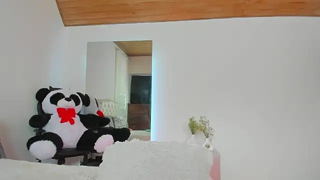 Snapshot of AtheneaRossi chatting on March 13, 7:39 pm AtheneaRossi online show from March 13, 7:39 pm